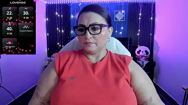 Ivonnee   online show from May 2, 2026, 3:33 am