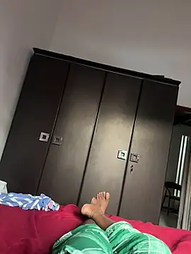 Dreamistofly online show from April 7, 2026, 1:06 am