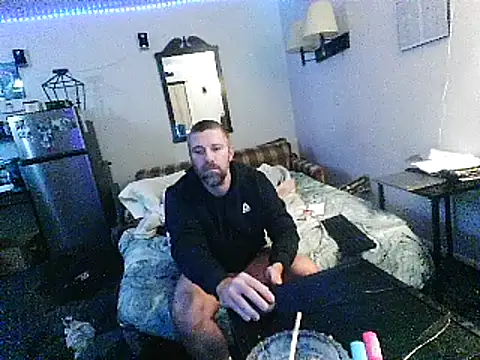 Snapshot of Cooperstone chatting on December 7, 2024, 4:36 pm Cooperstone online show from December 7, 2024, 4:36 pm