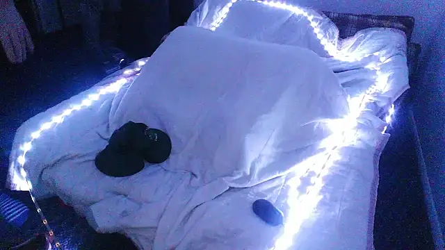 Snapshot of Cooperstone chatting on December 10, 2024, 4:13 am Cooperstone online show from December 10, 2024, 4:13 am