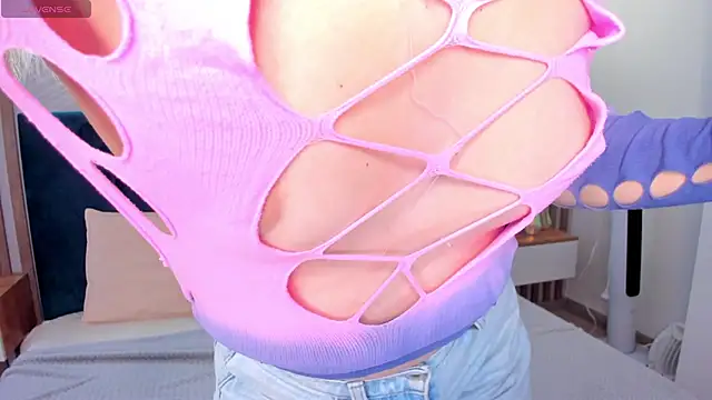 KetrinWhite online show from November 8, 2025, 1:28 am