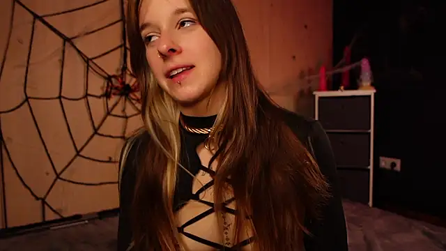 Izzy Inked online show from October 27, 2025, 6:39 am