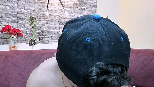 Snapshot of DamiBright chatting on February 7, 2025, 1:25 am DamiBright online show from February 7, 2025, 1:25 am