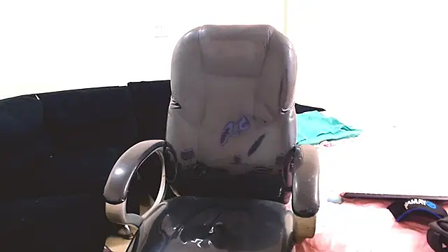 Snapshot of DamiBright chatting on March 14, 2025, 6:29 pm DamiBright online show from March 14, 2025, 6:29 pm