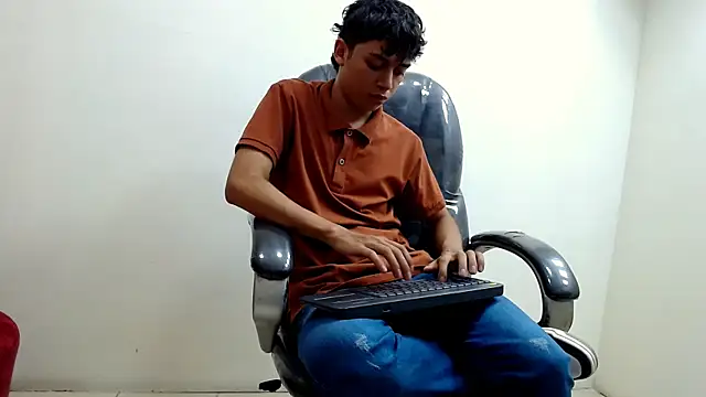 Snapshot of DamiBright chatting on September 30, 2025, 7:41 pm DamiBright online show from September 30, 2025, 7:41 pm