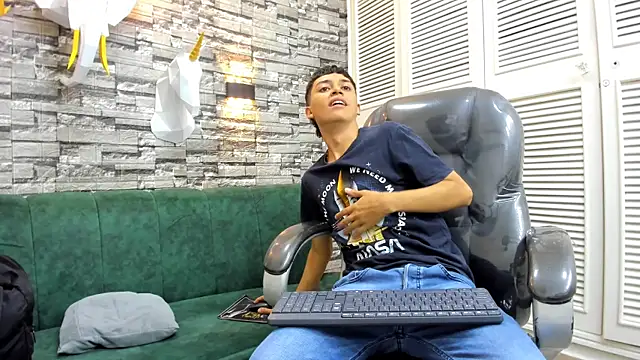 Snapshot of DamiBright chatting on October 11, 2025, 5:44 pm DamiBright online show from October 11, 2025, 5:44 pm