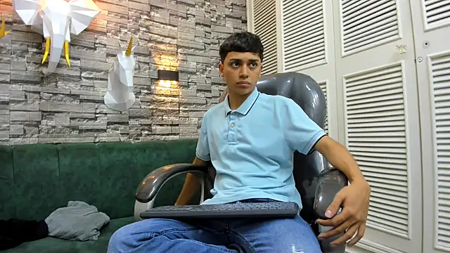 Snapshot of DamiBright chatting on October 18, 2025, 5:25 pm DamiBright online show from October 18, 2025, 5:25 pm