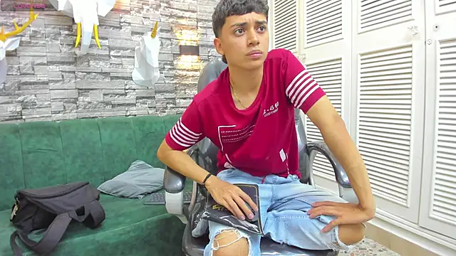 Snapshot of DamiBright chatting on October 28, 2025, 5:48 pm DamiBright online show from October 28, 2025, 5:48 pm