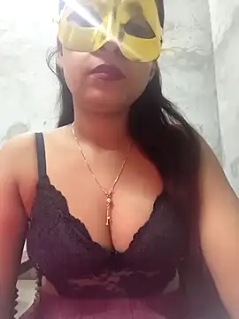 Shanaya Hotty online show from December 9, 2024, 5:52 pm