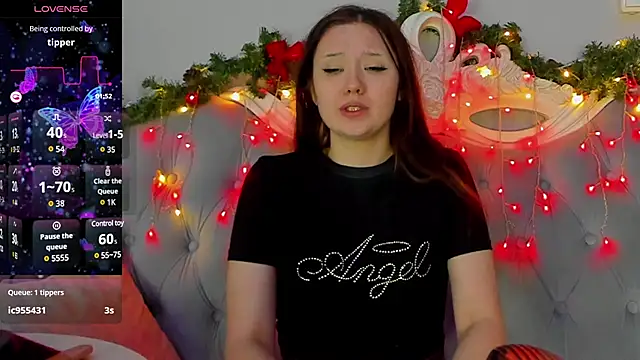 Snapshot of MiriaamWhite chatting on December 25, 2024, 7:14 am MiriaamWhite online show from December 25, 2024, 7:14 am