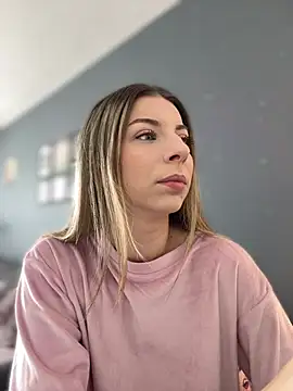 Mia Ethan online show from April 5, 2026, 7:05 am