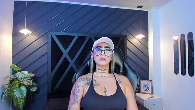 Snapshot of Alahia_Dangelo chatting on September 16, 2025, 11:33 am Alahia Dangelo online show from September 16, 2025, 11:33 am