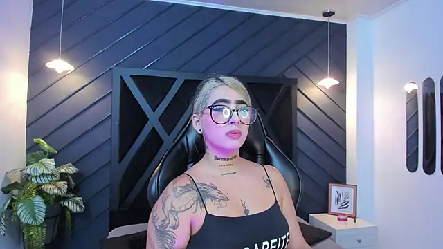 Snapshot of Alahia_Dangelo chatting on September 18, 2025, 11:34 am Alahia Dangelo online show from September 18, 2025, 11:34 am