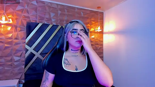 Snapshot of Alahia_Dangelo chatting on October 1, 2025, 11:38 am Alahia Dangelo online show from October 1, 2025, 11:38 am