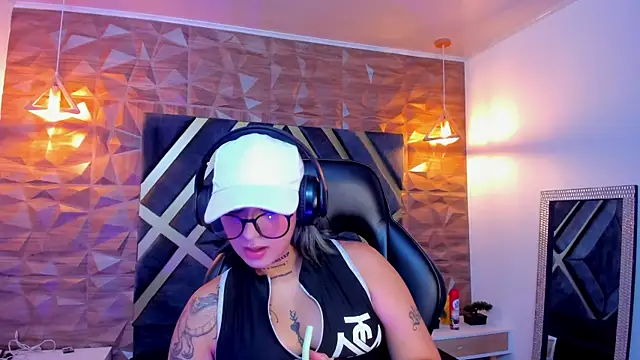 Snapshot of Alahia_Dangelo chatting on October 3, 2025, 11:51 am Alahia Dangelo online show from October 3, 2025, 11:51 am