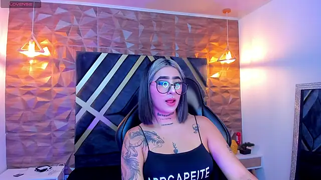 Snapshot of Alahia_Dangelo chatting on October 7, 2025, 11:40 am Alahia Dangelo online show from October 7, 2025, 11:40 am