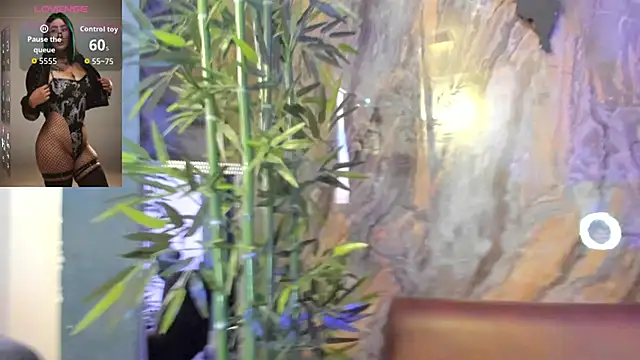 Snapshot of Alahia_Dangelo chatting on October 29, 2025, 5:25 pm Alahia Dangelo online show from October 29, 2025, 5:25 pm