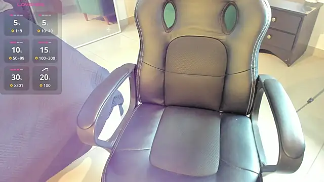  maria foxx  online show from October 24, 2025, 7:21 pm