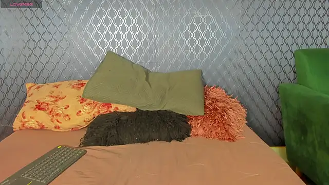  maria foxx  online show from November 21, 2025, 6:28 pm