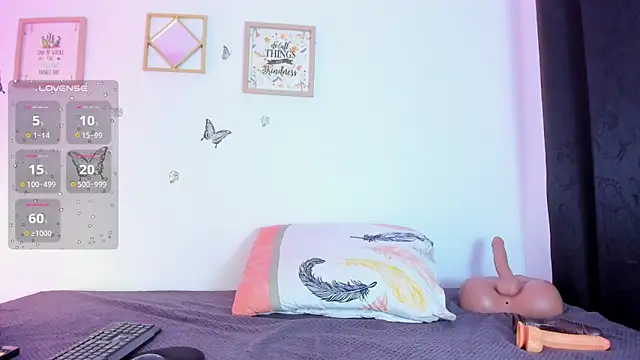 EmmaRogers online show from October 17, 2025, 3:36 pm