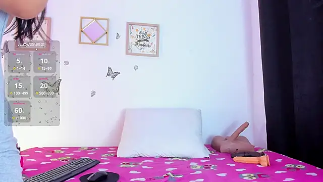 EmmaRogers online show from November 5, 2025, 1:11 pm