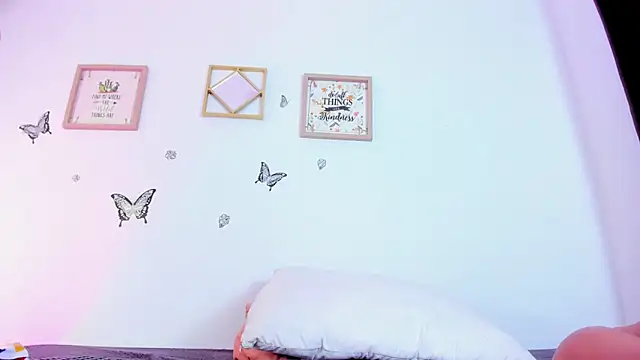 EmmaRogers online show from November 13, 2025, 2:27 pm