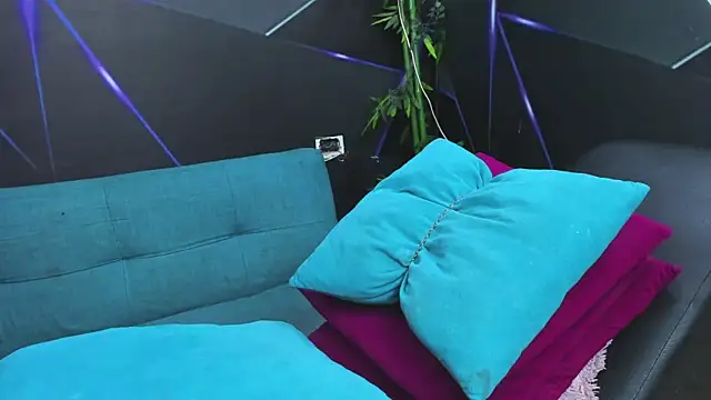 playsgirlhot online show from February 12, 2025, 2:24 am
