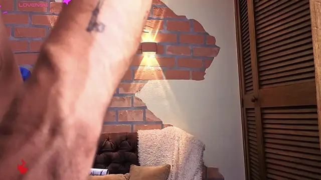 Dylanstonne online show from December 3, 2025, 8:51 pm