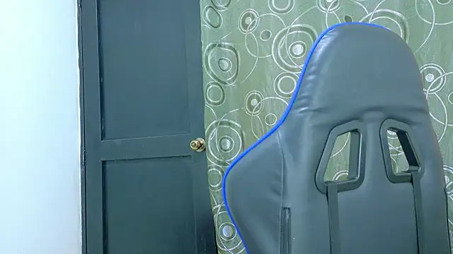 lindsayhoffman18 online show from March 22, 2026, 3:04 pm