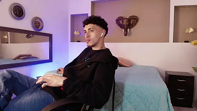 austin collinss online show from December 31, 2024, 3:12 am