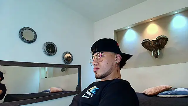 austin collinss online show from February 12, 2025, 4:23 am