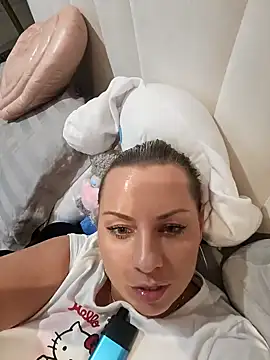 Snapshot of Sparkle2206 chatting on October 12, 2025, 10:09 pm Sparkle2206 online show from October 12, 2025, 10:09 pm