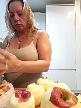 Snapshot of Sparkle2206 chatting on November 7, 2025, 10:32 pm Sparkle2206 online show from November 7, 2025, 10:32 pm