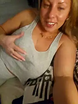 Snapshot of Sparkle2206 chatting on November 30, 2025, 1:20 am Sparkle2206 online show from November 30, 2025, 1:20 am