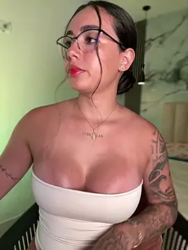 Pink Jazmin online show from April 23, 2026, 1:29 am