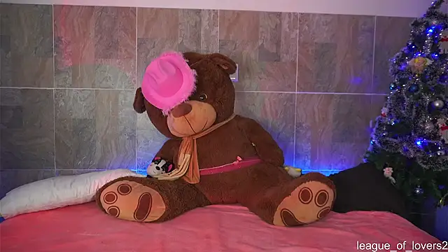 Snapshot of LeagueOfLovers chatting on December 16, 2024, 2:04 am LeagueOfLovers online show from December 16, 2024, 2:04 am