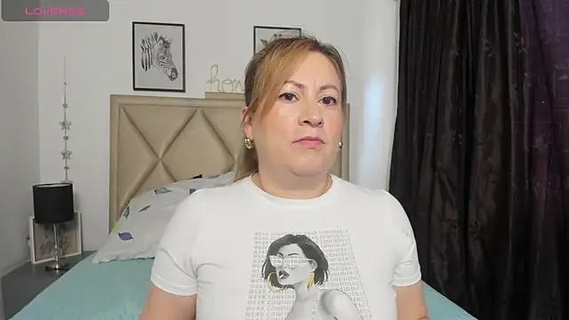 Snapshot of MonyCassius chatting on March 12, 2026, 12:44 pm MonyCassius online show from March 12, 2026, 12:44 pm