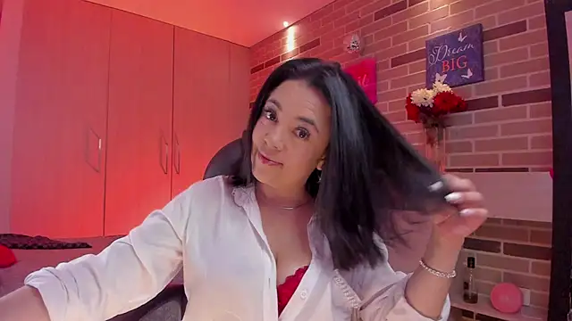 Snapshot of Bella_fournier chatting on December 1, 2025, 9:09 pm Bella fournier online show from December 1, 2025, 9:09 pm