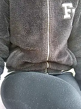 Snapshot of NEW_CRYSTAL chatting on September 24, 2025, 6:06 am NEW CRYSTAL online show from September 24, 2025, 6:06 am