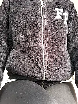 Snapshot of NEW_CRYSTAL chatting on October 3, 2025, 11:07 am NEW CRYSTAL online show from October 3, 2025, 11:07 am