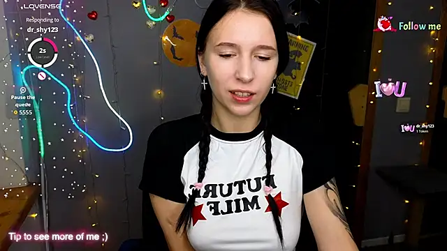 Snapshot of KarolinaBlacks chatting on October 19, 2025, 5:52 am KarolinaBlacks online show from October 19, 2025, 5:52 am