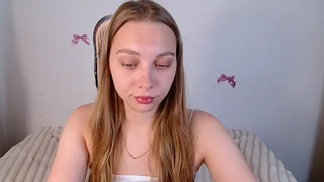 bellaa love  online show from June 4, 2026, 12:16 am