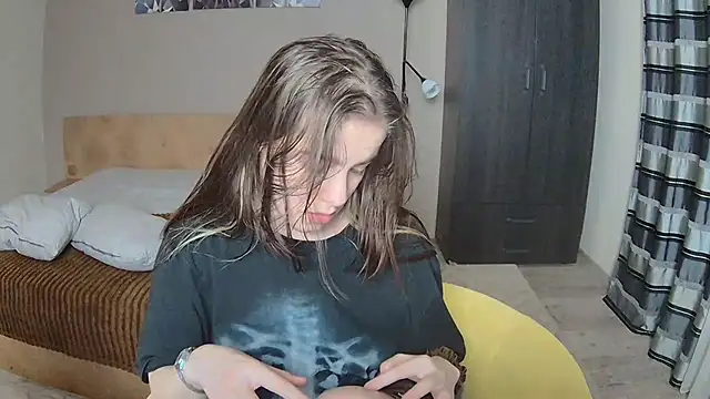 ShelyMoon online show from March 1, 2025, 3:43 am