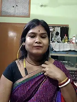 yoursweety09 online show from May 8, 2026, 2:33 pm