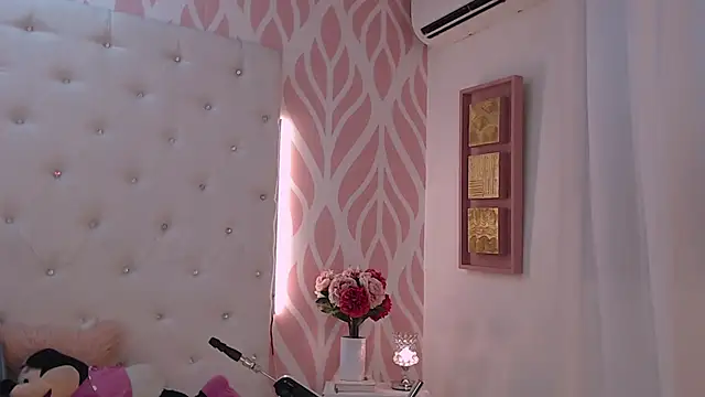 SashaDurante online show from October 27, 2025, 12:09 pm