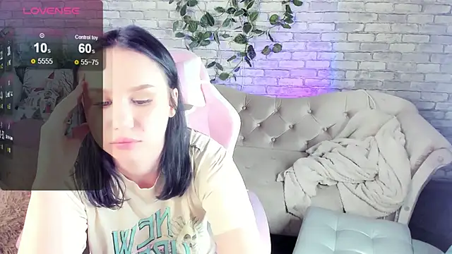 Snapshot of Alisia_Mars chatting on December 16, 2024, 5:33 pm Alisia Mars online show from December 16, 2024, 5:33 pm