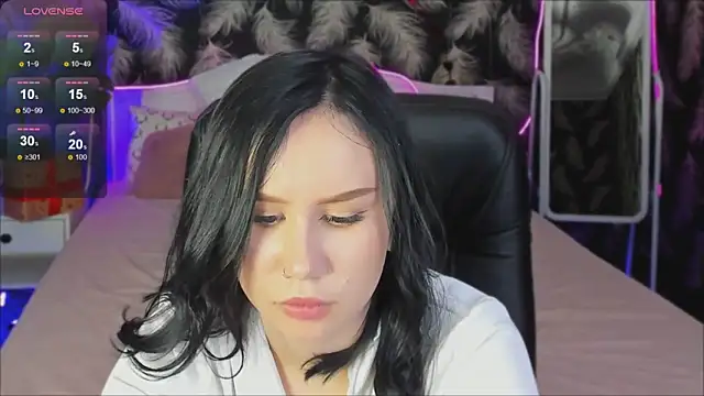 Snapshot of Alisia_Mars chatting on December 20, 2024, 4:36 pm Alisia Mars online show from December 20, 2024, 4:36 pm