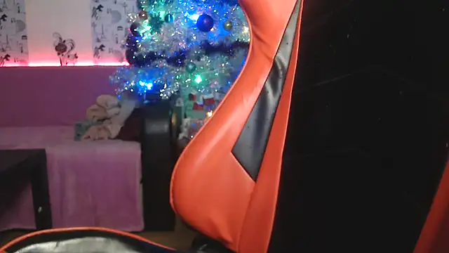 Snapshot of LetsGetMessyBBy chatting on December 15, 2024, 7:31 pm LetsGetMessyBBy online show from December 15, 2024, 7:31 pm