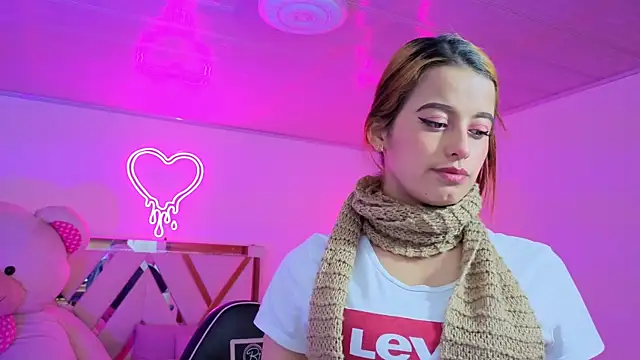 Laylafoxy tay online show from September 14, 2025, 3:05 am