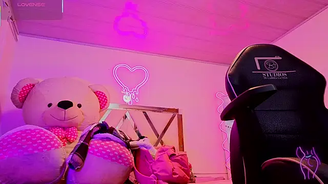 Laylafoxy tay online show from September 17, 2025, 3:08 am